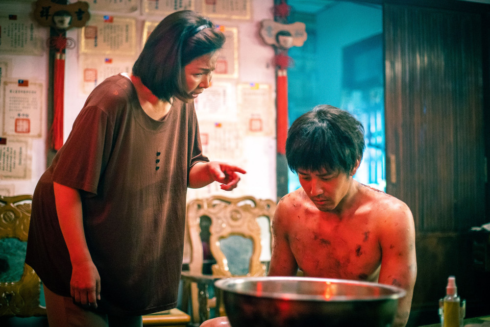 《寒單》楊貴媚(左)與胡宇威(右)首度搭檔演母子默契十足_想亮影藝提供