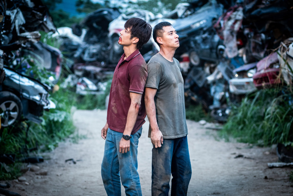 《寒單》正式預告片尾鄭人碩向胡宇威說道「100萬的炮炸完我們就兩清了」，兄弟間的情與義備受考驗_想亮影藝提供