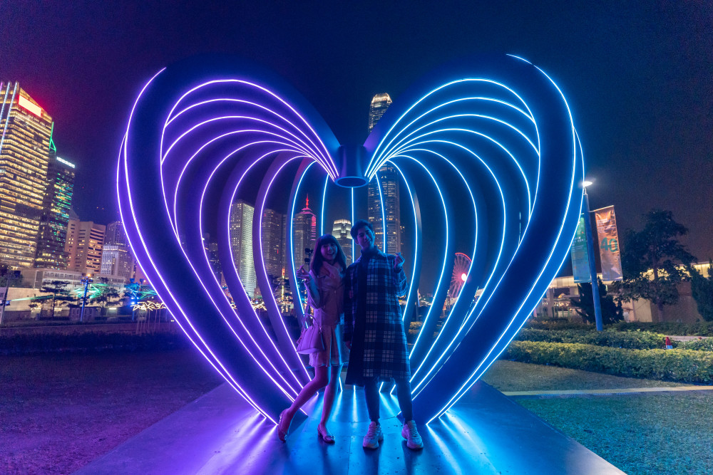 「閃耀維港燈影節」為配合即將到來的西洋情人節，新增「愛與浪漫」之主題展品 (1)