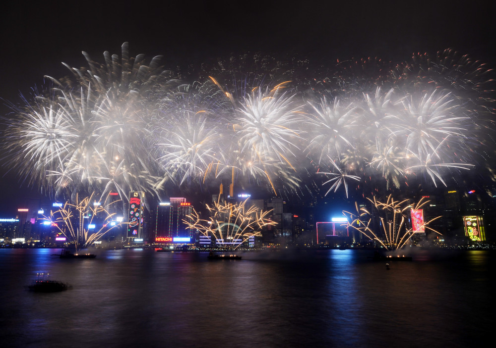 今年長達23分鐘的大年初二的維多利亞港的高空煙火絕對不能錯過（照片提供：香港特區政府）