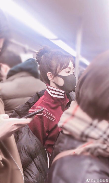 005AnS6pgy1fznst9he4hj30u01e8grw