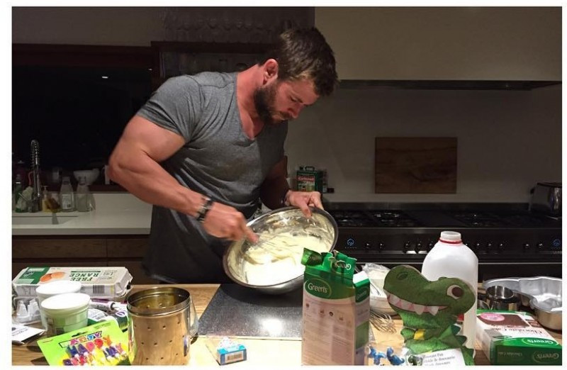 adaymag-chris-hemsworth-07-e1462852781633-800x522