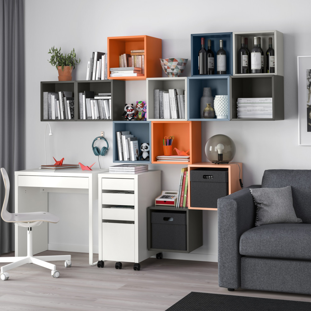 EKET收納櫃（原價990元、特價290元）多種色彩及不同組合，可安裝在牆上或堆疊設置，依個人需求靈活變化