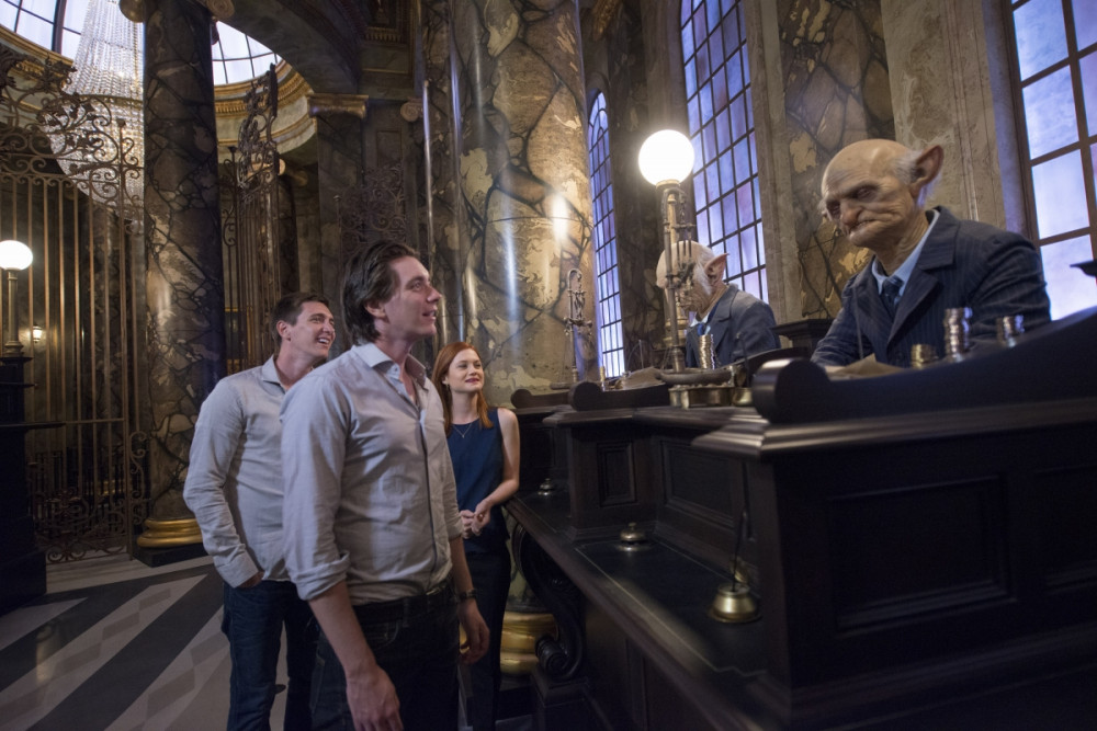 (UNIVERSAL)_47_HP_Film_Stars_Enjoy_Diagon_Alley_2(1)