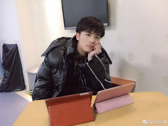 aff2690cly1fzpxuy5zdej21400u0nki