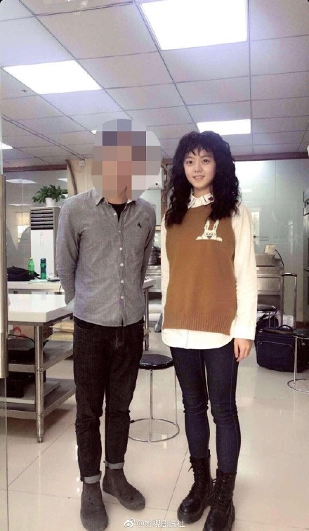 dee8210dgy1g0hurxy1fej20tz1fh49x