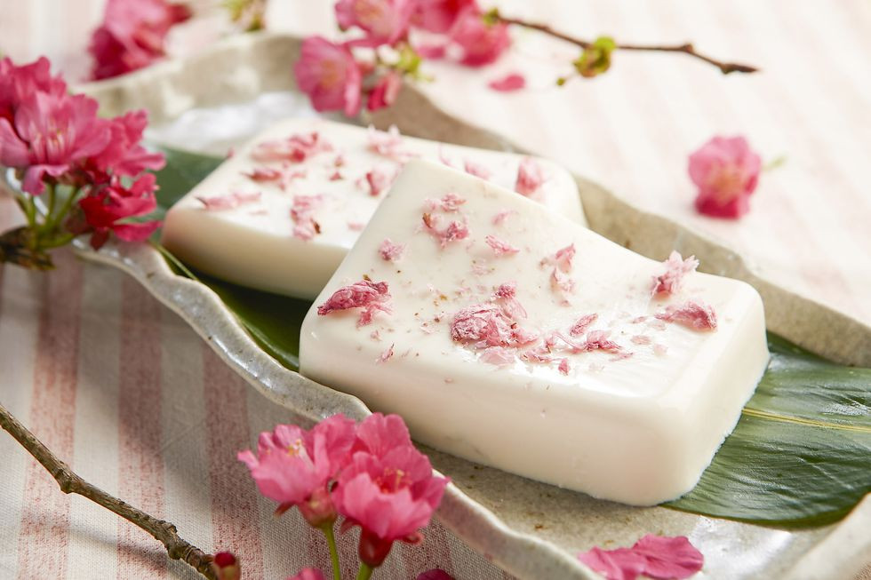 黑毛屋-春季限定-櫻花牛奶飛鳥鍋-料理長特製櫻花牛奶凍湯底-1552374175