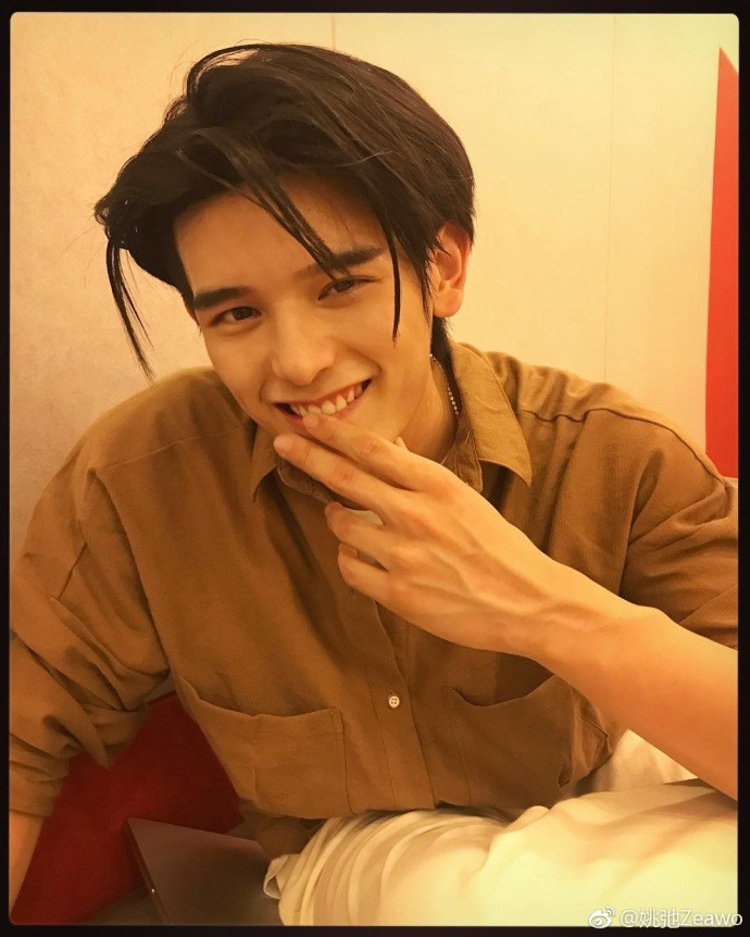 0077vcUvly1fvnzldzwapj30u011hn20