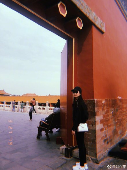 c260f7ably1g1hm7l0c1vj20u01400zt