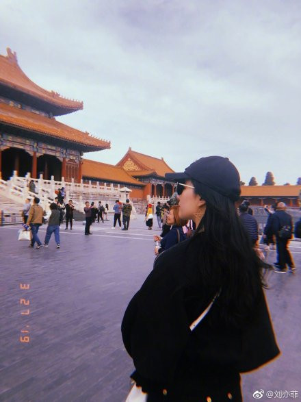 c260f7ably1g1hm7m1ee9j20u0140n4a