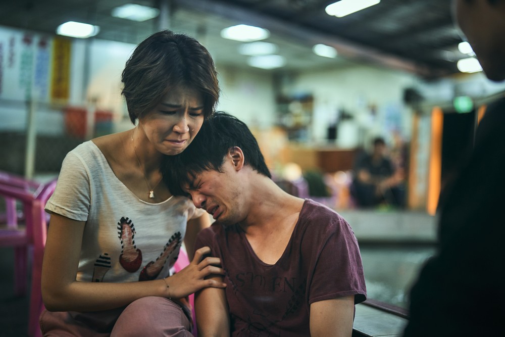 《我們與惡的距離》應家姐弟曾沛慈(左)與林哲熹(右)罹病後的無奈處境，令觀眾動容_公視提供