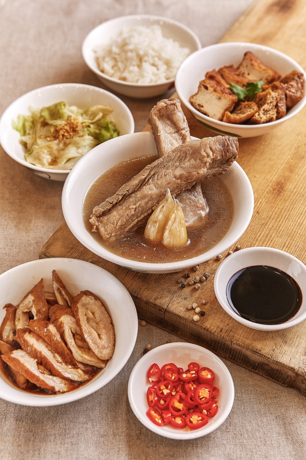黃亞細肉骨茶 推出自由配點餐方式,任選肉骨茶加上149元好吃全包