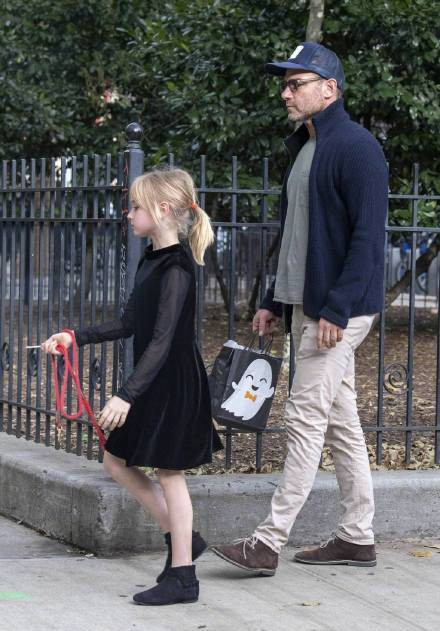 a00b47a1gy1g1extd5e24j21kw2dc7r5