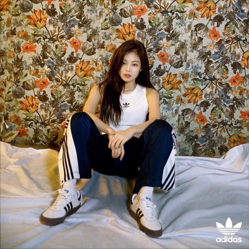 blackpink-jennie-adidas-sambarose-21