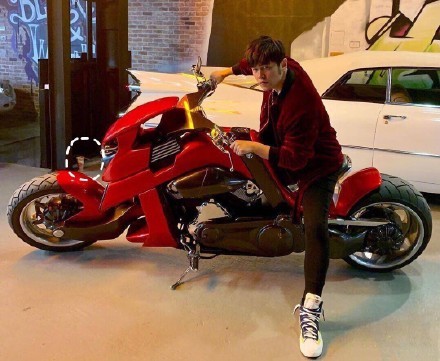 005YGheDly1g3bgczli01j30u00oljz7