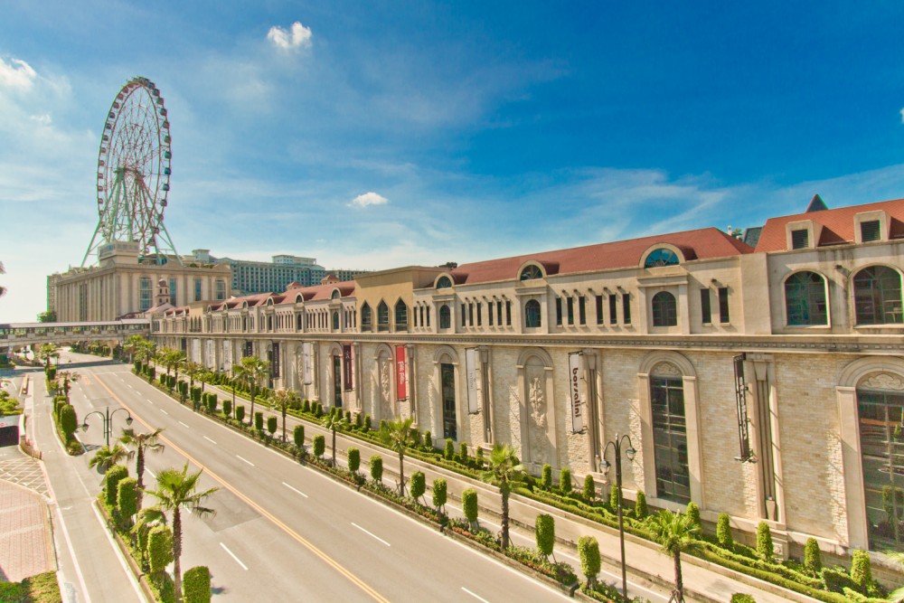 義大世界購物廣場形象照