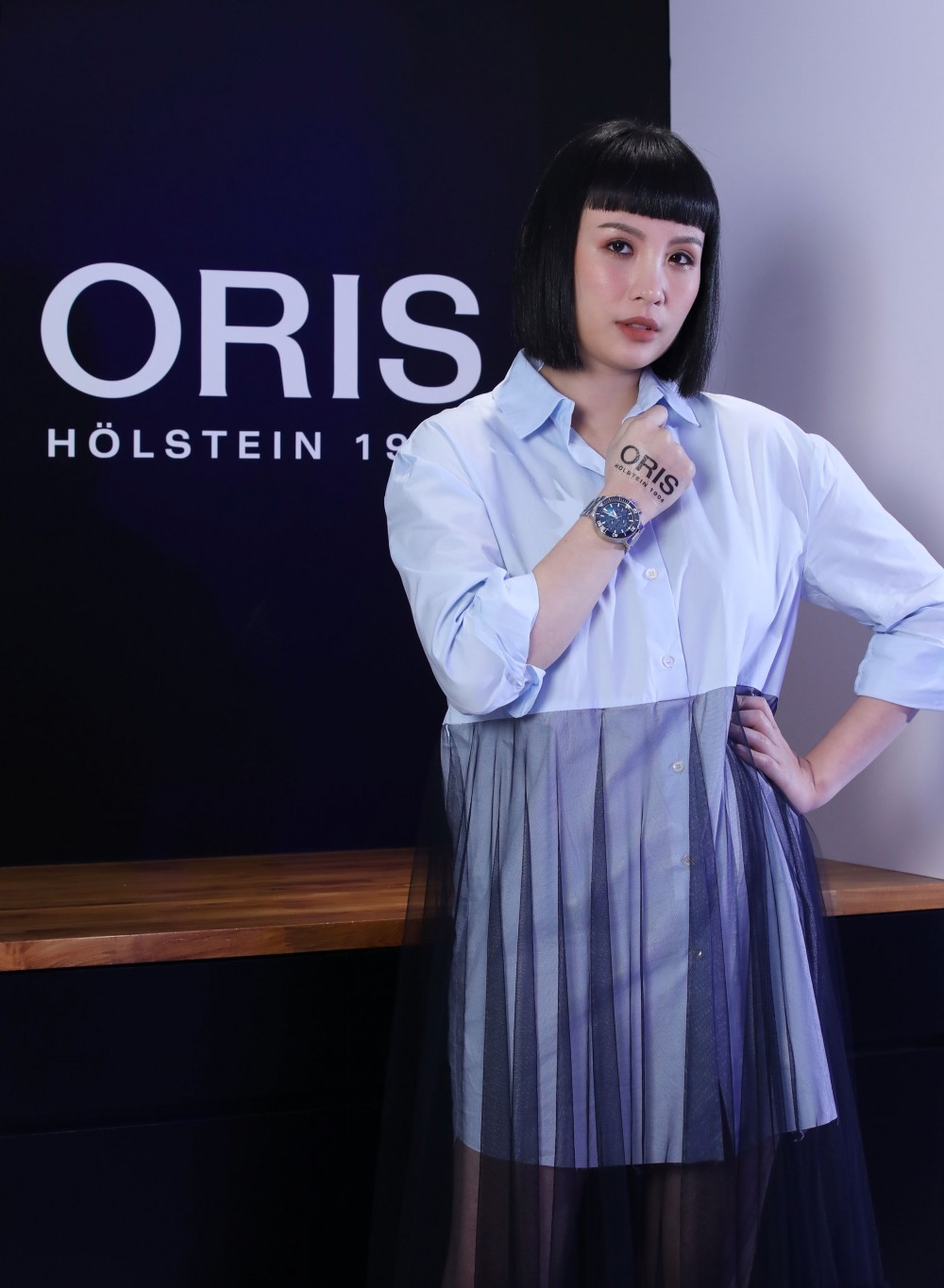 魏如萱配戴Oris藍鯨限量腕錶
