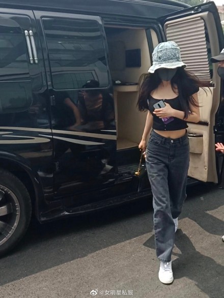 0069OH5ely1g4zb0c8tjaj30tz13yaj9