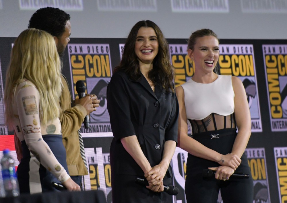 190722_black-widow-cast_AFP