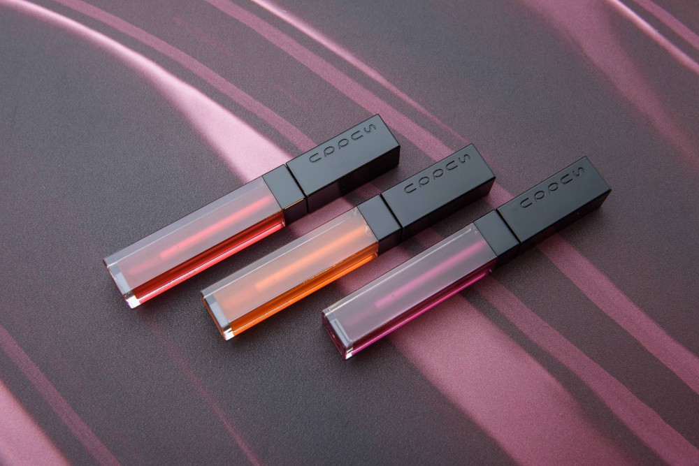 2019秋妝推出三款如漆器光彩的SUQQU 晶采水艷光唇釉