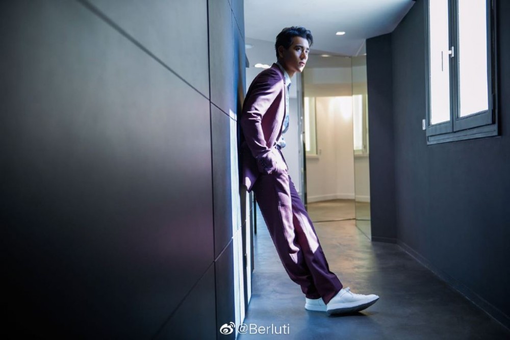 005xqUOMgy1g4b5a7tob0j31900u0779