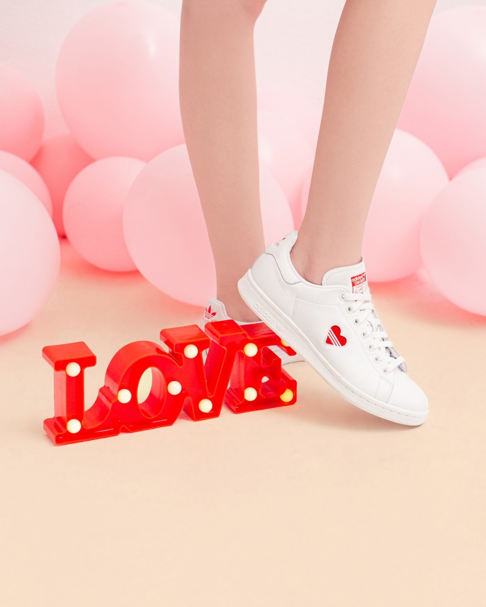 adidas Originals 七夕情人節專屬Stan Smith鞋款 甜蜜示範情境照-2