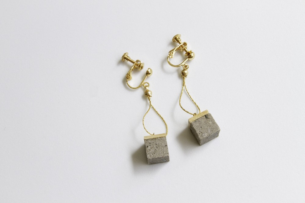 誠品生活號|Liaison|hako(桐) 耳環|推薦價3,500元。