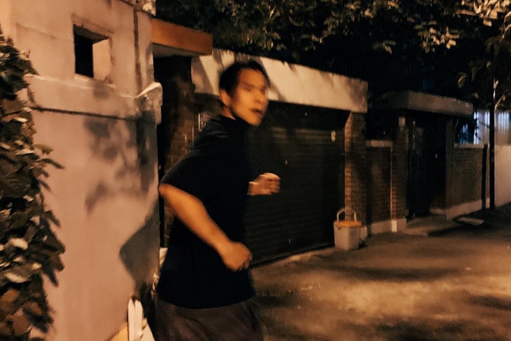 彭于晏在韓國街頭跑步