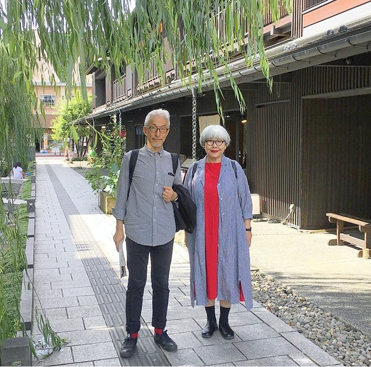 情侶簡約風格子穿搭示範