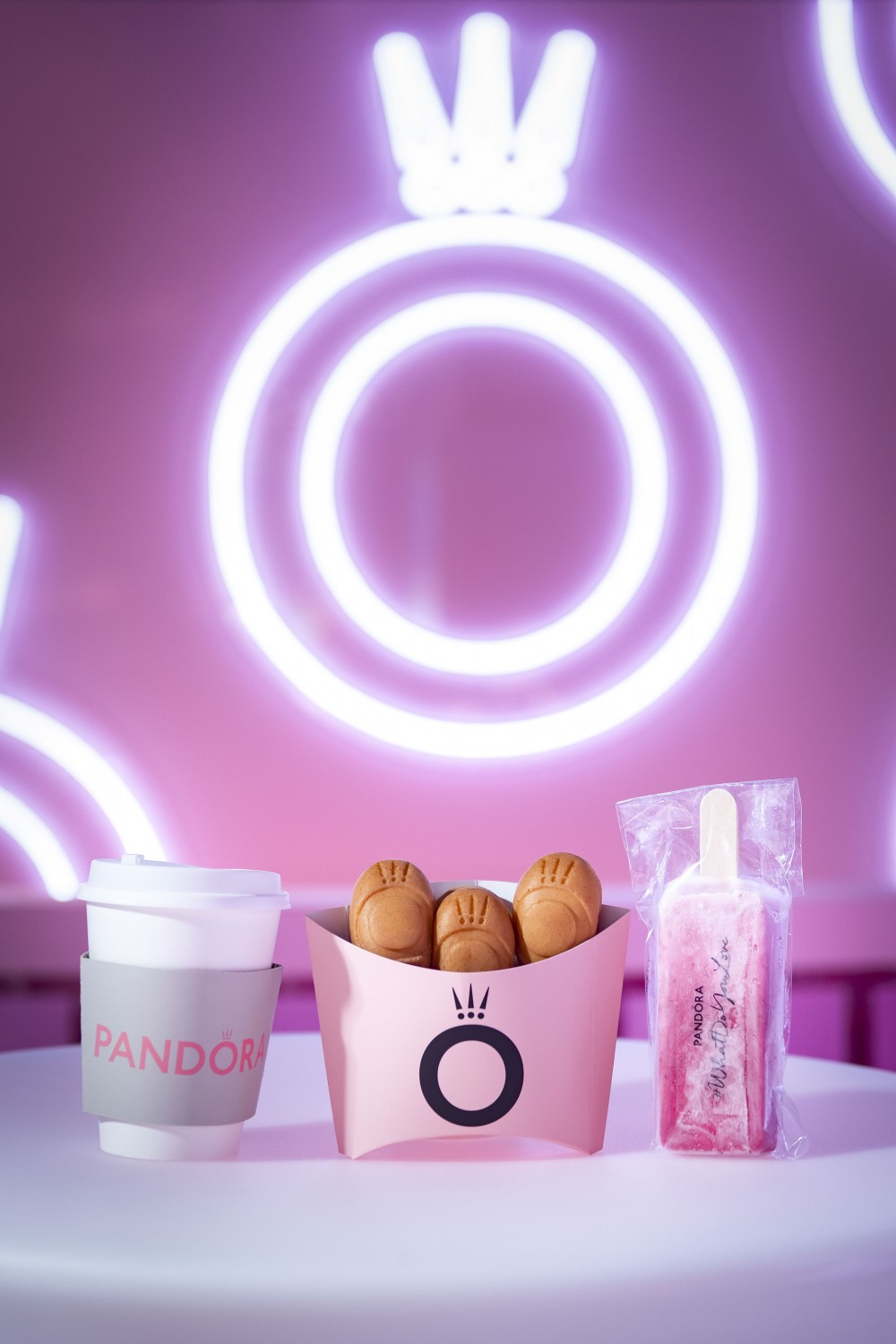 Pandora 展覽期間限定販售-手調飲品、品牌雞蛋糕、漸層粉紅冰棒