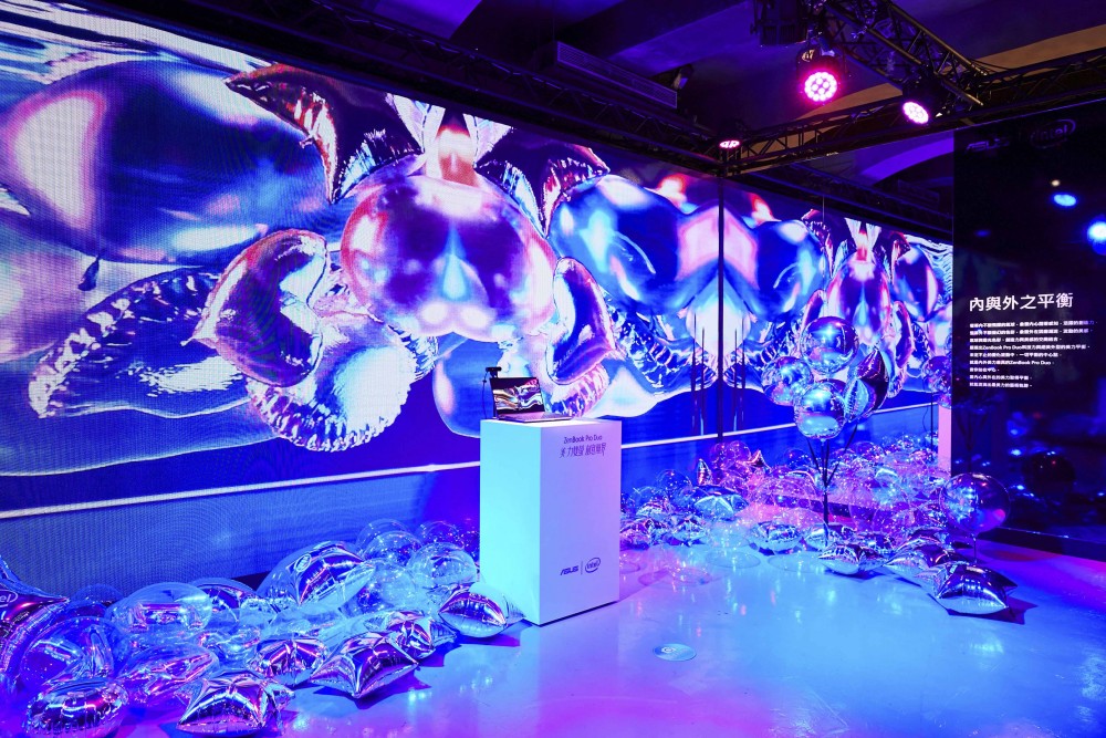 「內與外之平衡」展區以時尚撞色氛圍配以無限流轉、雙向延伸的氣球影像，呈現出美感與創造力的交織平衡。