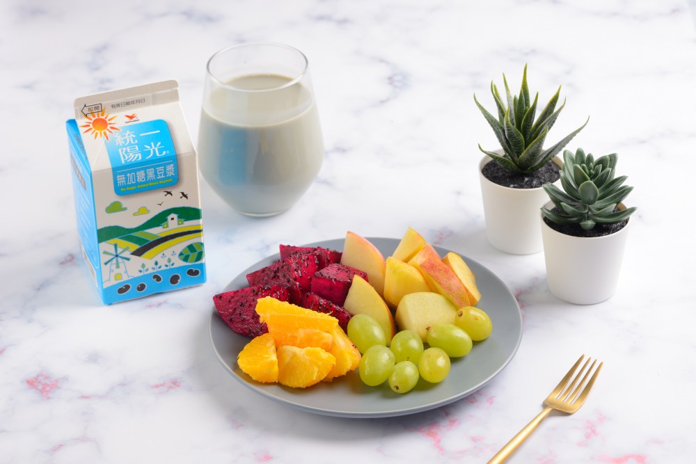 圖5、統一陽光無加糖黑豆漿的蛋白質搭配季節水果的多元植物系維生素, 讓妳「黑實力」