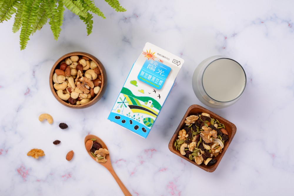圖7、統一陽光無加糖黑豆漿的蛋白質搭配堅果的優質不飽和脂肪酸, 讓妳「輕盈黑實力」