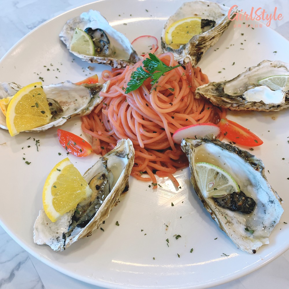 爐烤生蠔粉紅義大利麵搭辣味水果莎莎