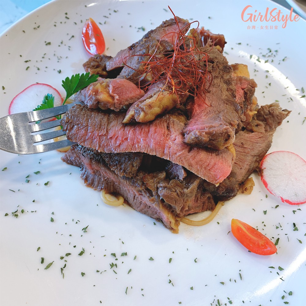 酸辣番茄沙朗牛義大利麵