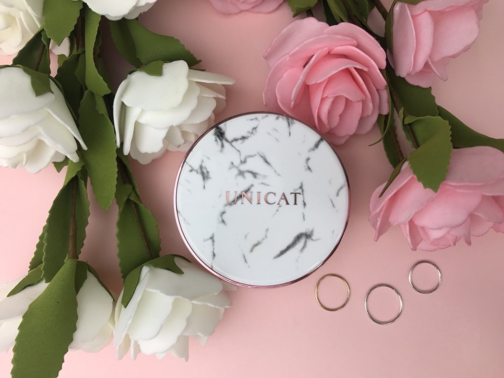 Unicat光彩保濕氣墊粉餅