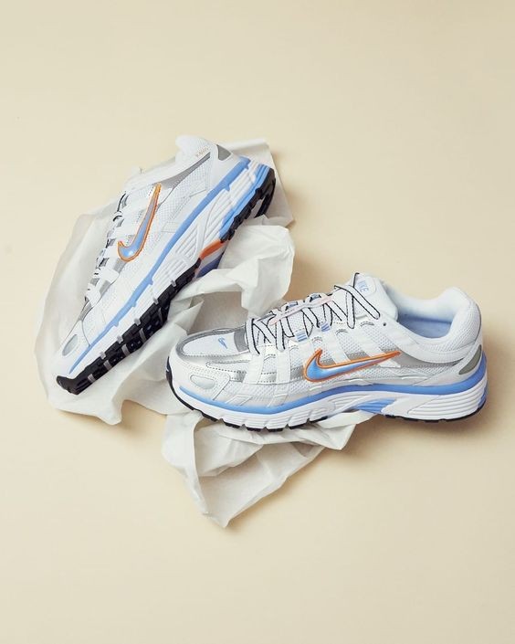 NIKE
