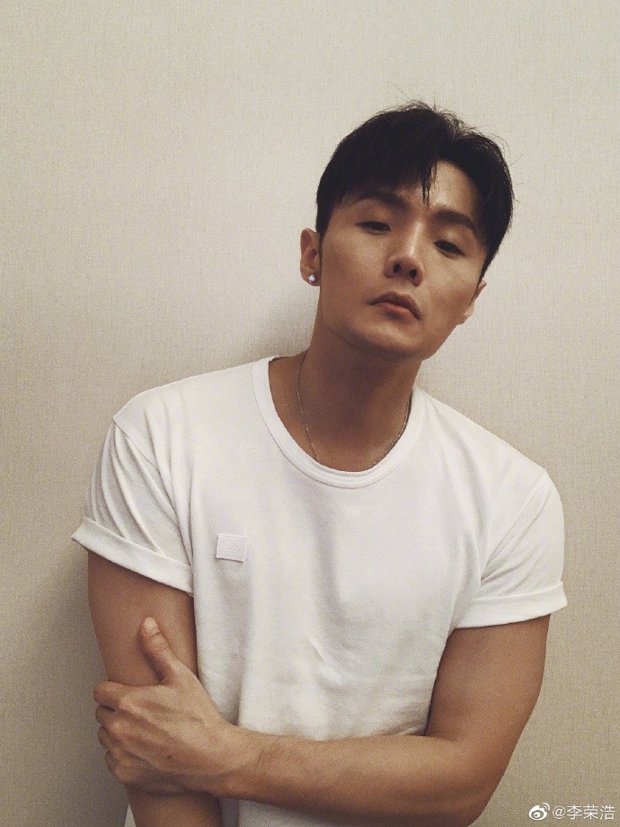 Weibo @李榮浩