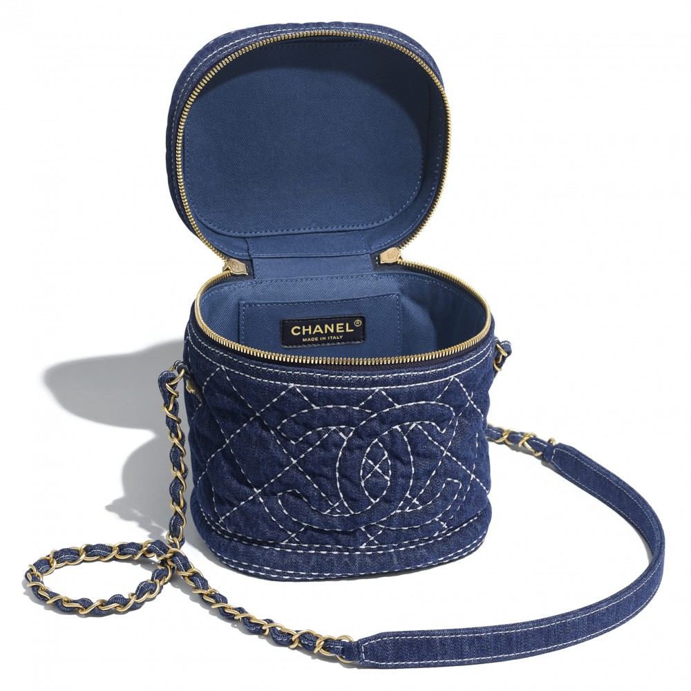 CHANEL經典藍化妝包內裏