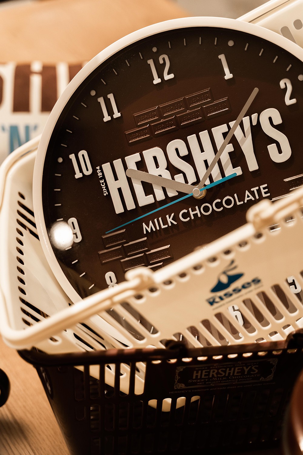 niko and ... × HERSHEY’S 時鐘