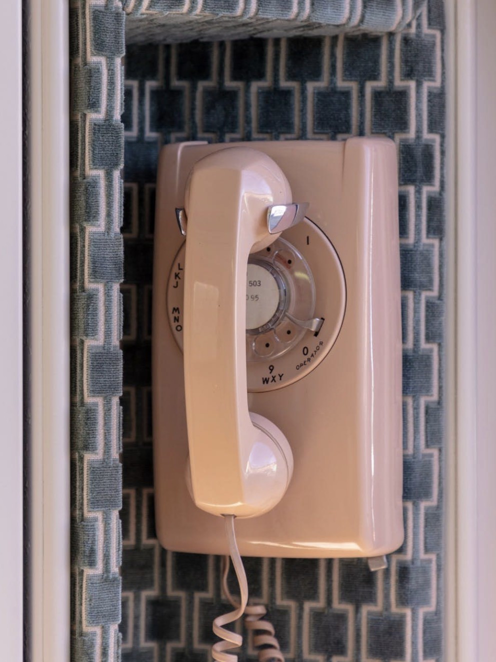 英國倫敦地鐵，超復古設計！