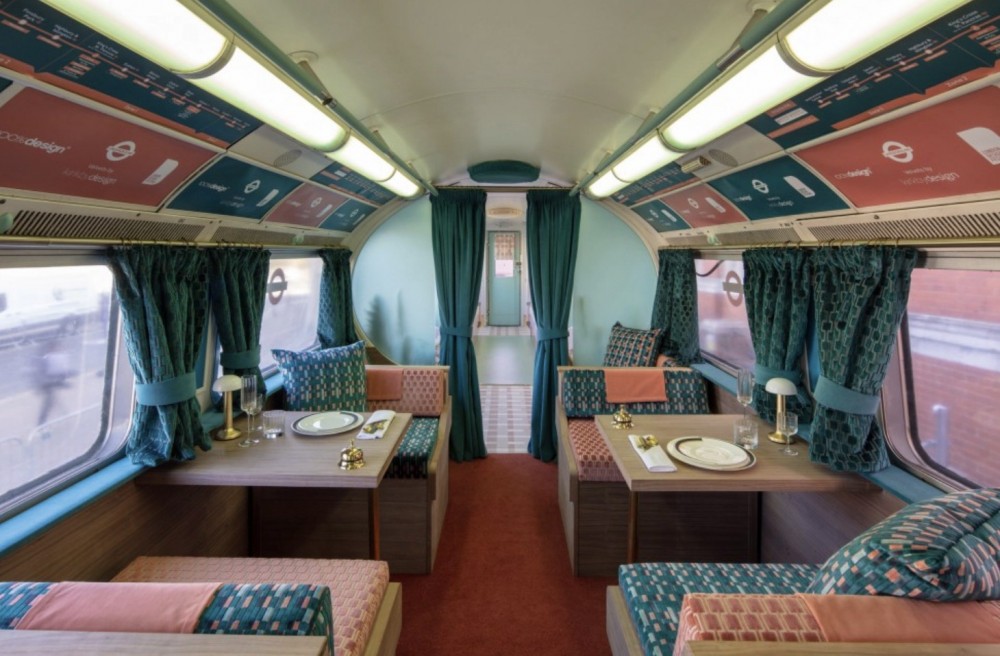 英國倫敦地鐵，超復古設計！