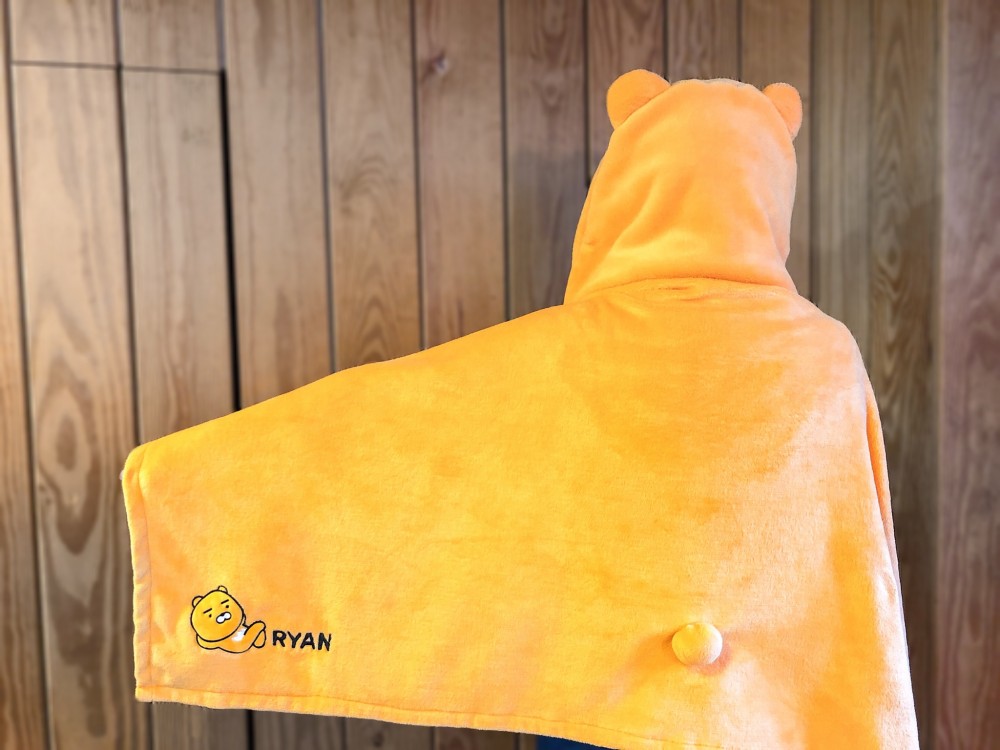RYAN造型暖暖毯，不僅正面可愛療癒，背面還有圓圓小尾巴擄獲粉絲的心