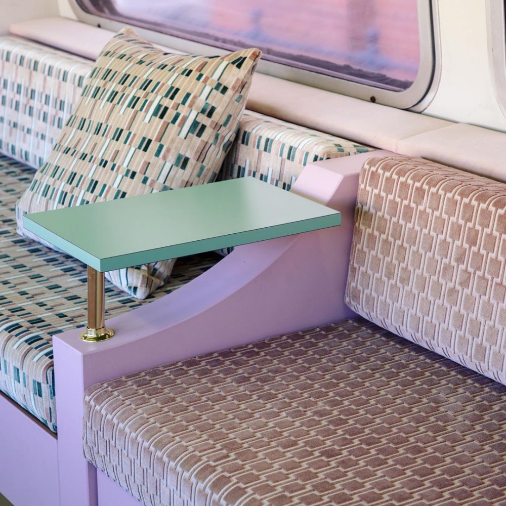 英國倫敦地鐵，超復古設計！