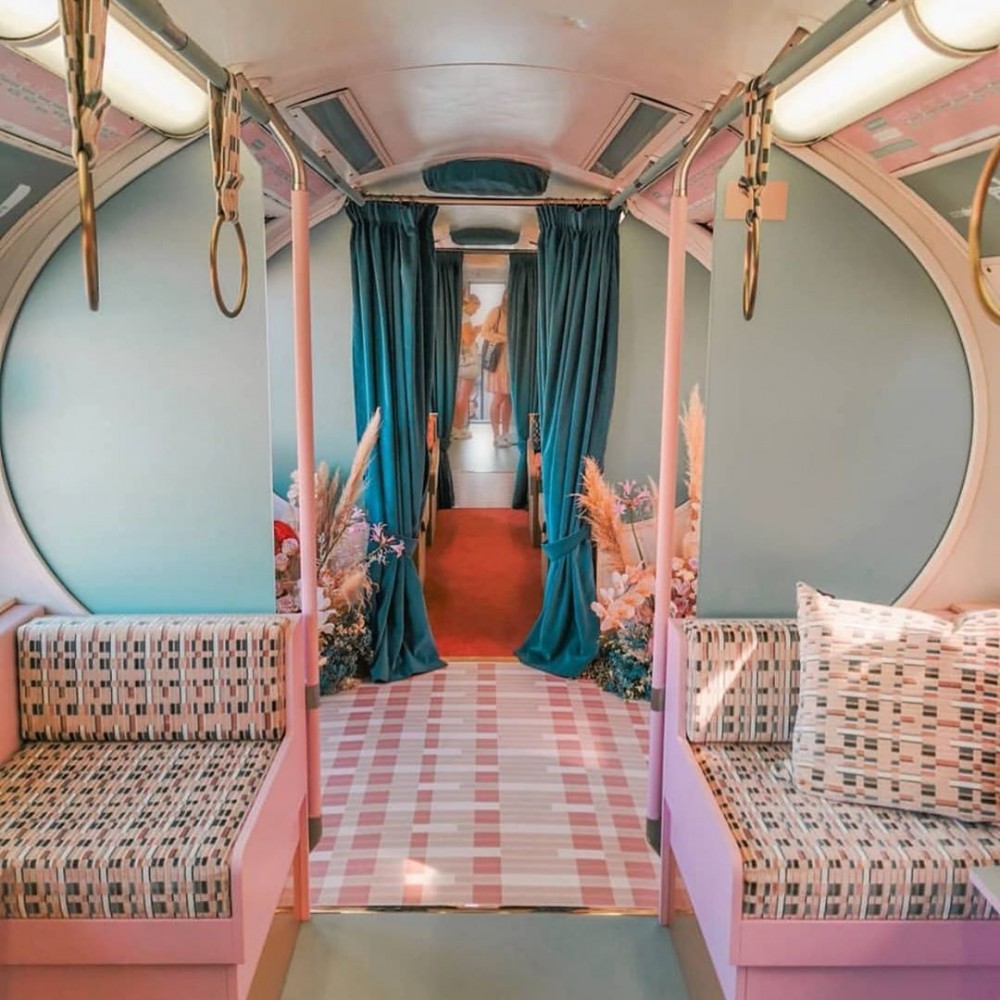 英國倫敦地鐵，超復古設計！