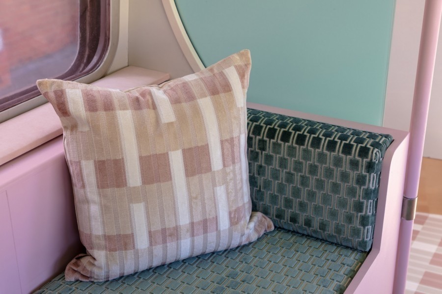 英國倫敦地鐵，超復古設計！