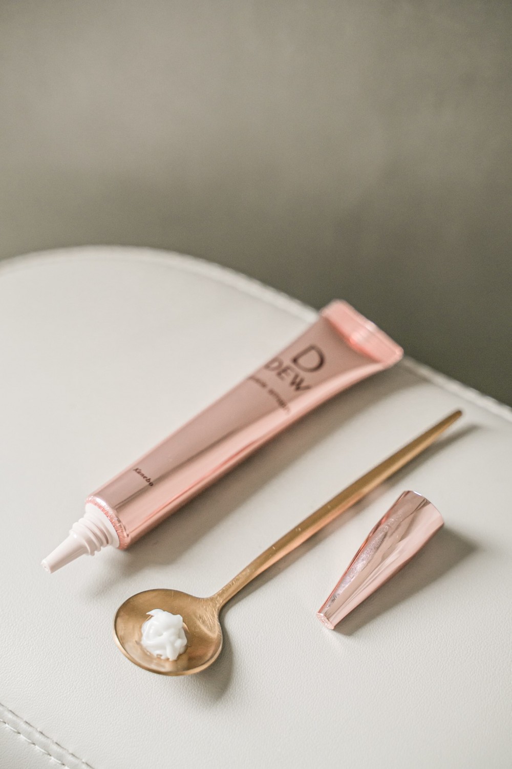 DEW水潤撫紋美容液質地