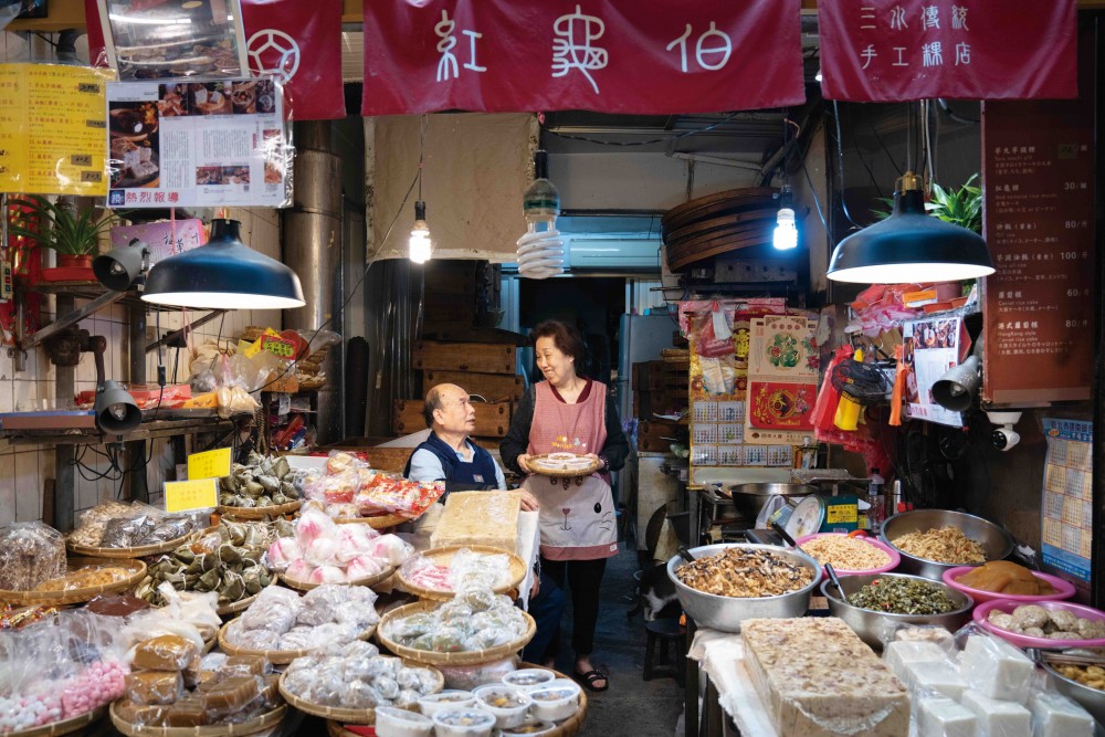 50多年老店紅龜伯帶給人們傳統糕粿新鮮現做的好味道。