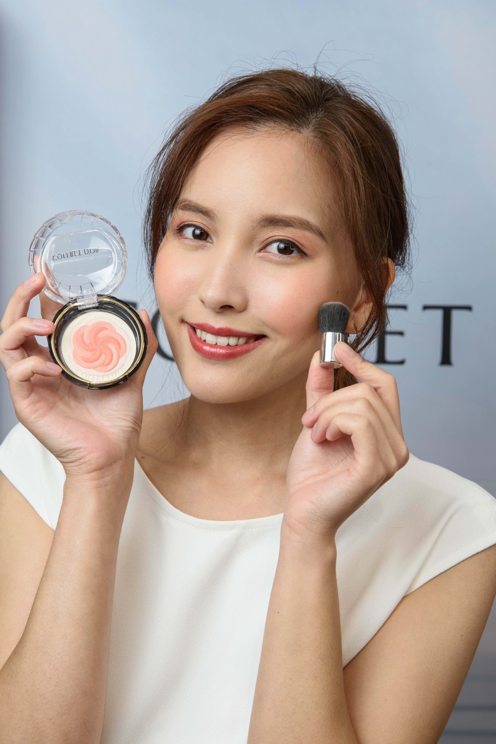 COFFRET D_OR 微笑俏顏修容N_EX07_以健康活力感的珊瑚橘展現好氣色