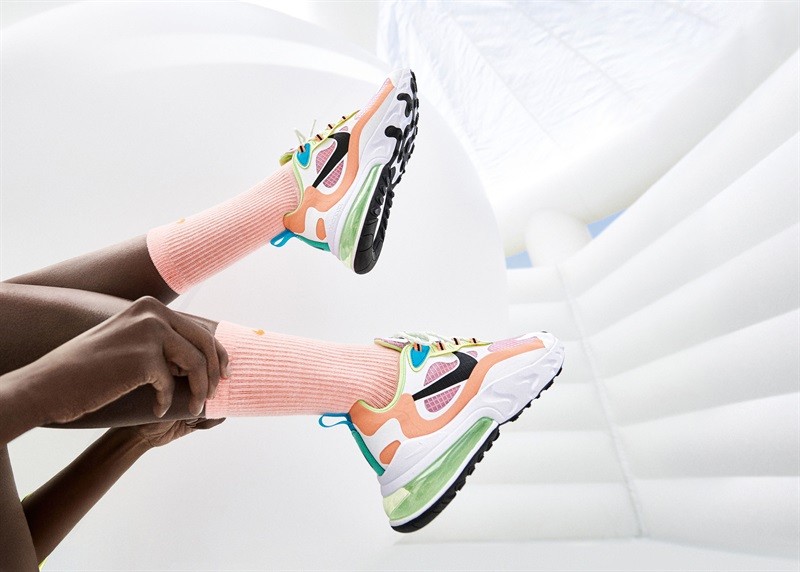 NIKE